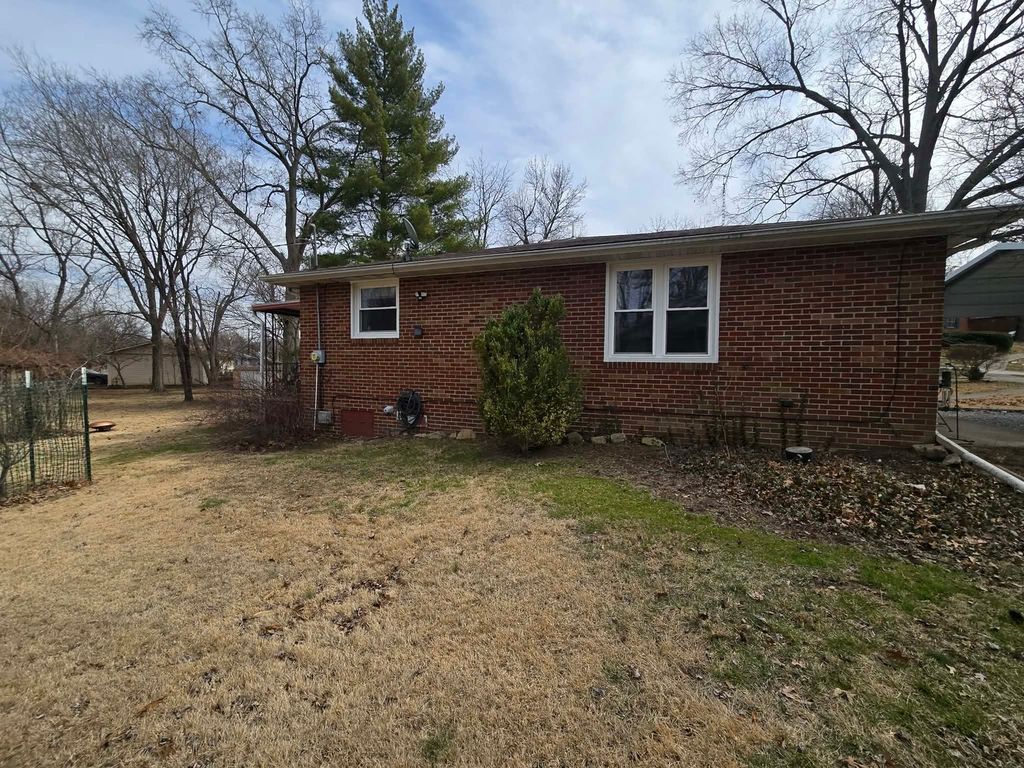 Image 45 of property listing at 21 Rushton Drive, Mt Vernon, IL 62864