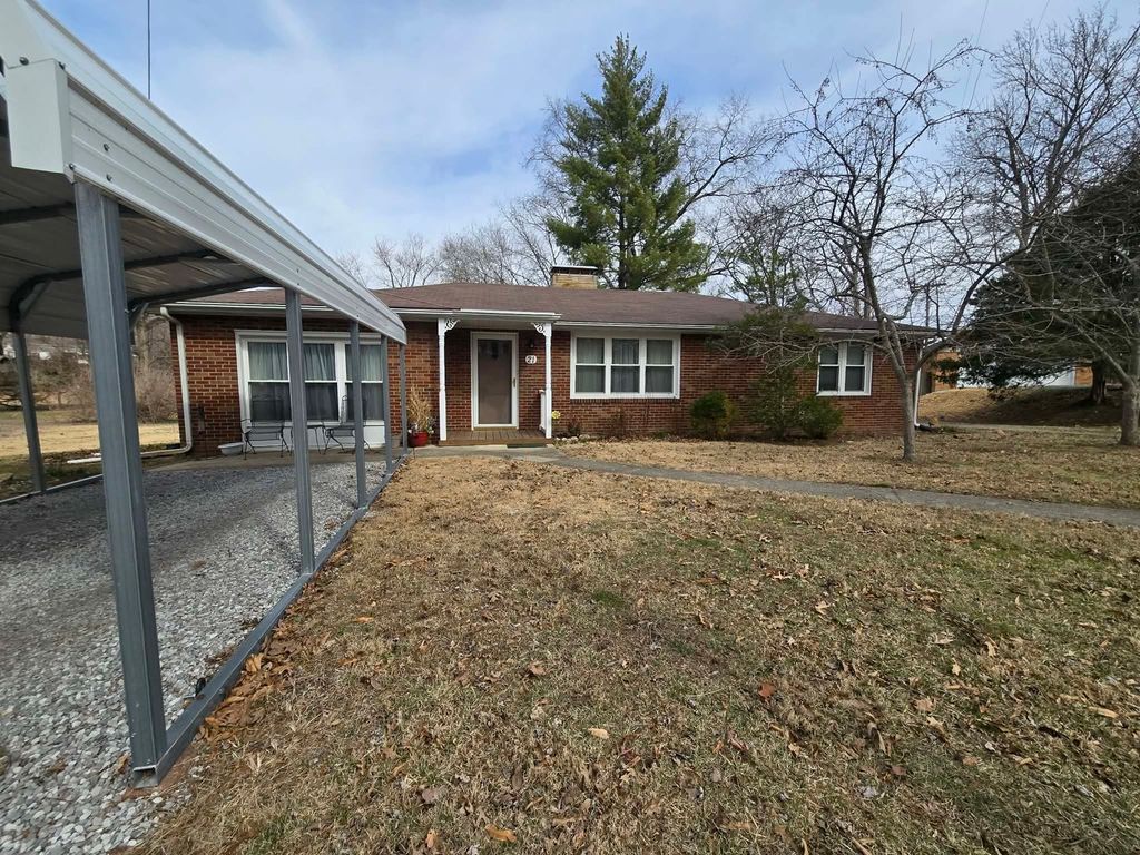 Image 6 of property listing at 21 Rushton Drive, Mt Vernon, IL 62864