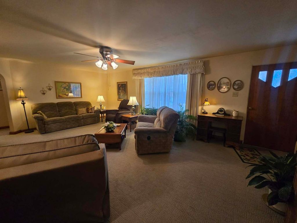 Image 8 of property listing at 21 Rushton Drive, Mt Vernon, IL 62864