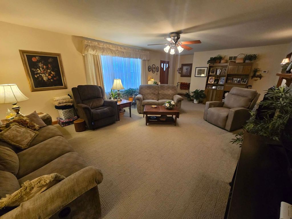 Image 9 of property listing at 21 Rushton Drive, Mt Vernon, IL 62864