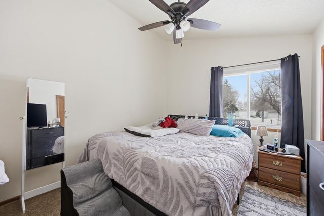 431 4th Avenue E, West Fargo, ND 58078