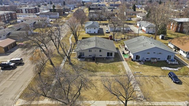 431 4th Avenue E, West Fargo, ND 58078