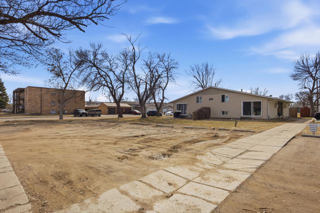 431 4th Avenue E, West Fargo, ND 58078