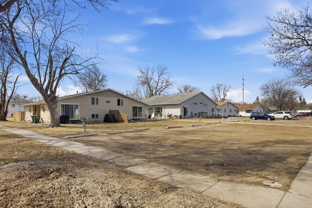 431 4th Avenue E, West Fargo, ND 58078