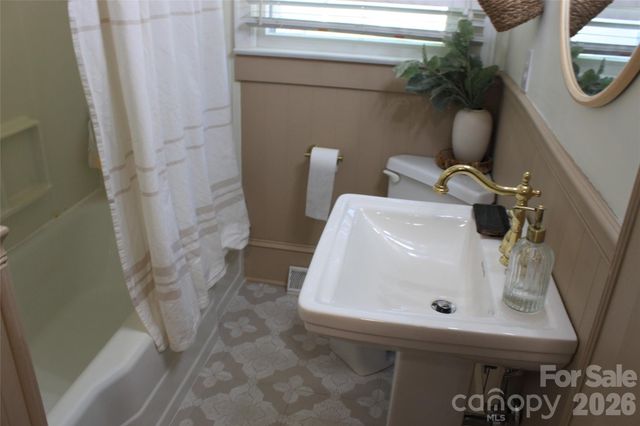 206 Bentwood Drive, Forest City, NC 28043