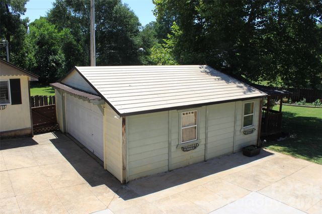 206 Bentwood Drive, Forest City, NC 28043