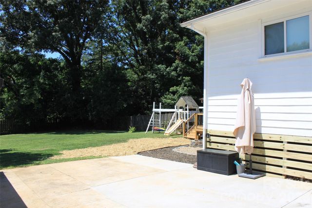 206 Bentwood Drive, Forest City, NC 28043