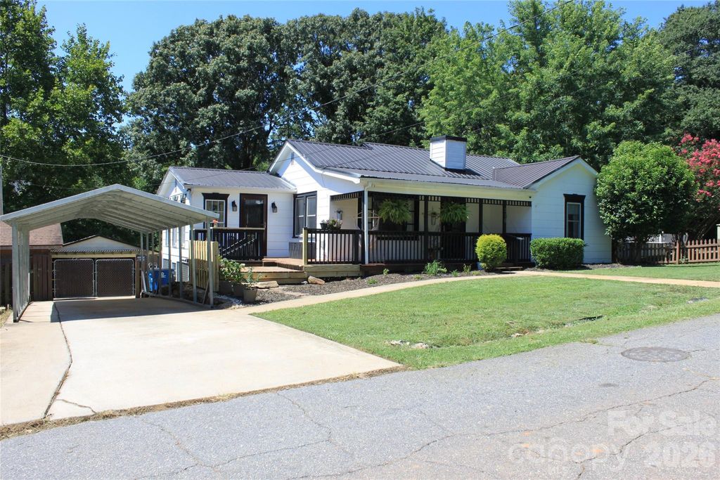 206 Bentwood Drive, Forest City, NC 28043