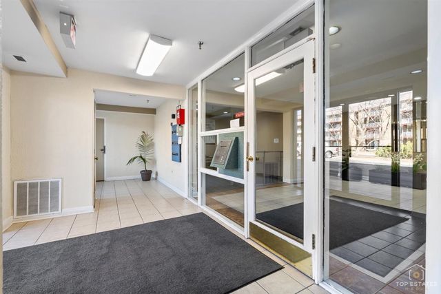 5450 Astor Lane 415, Rolling Meadows, IL 60008