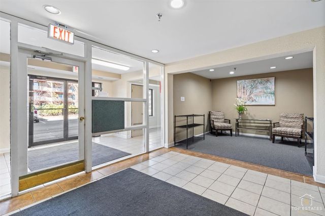 5450 Astor Lane 415, Rolling Meadows, IL 60008