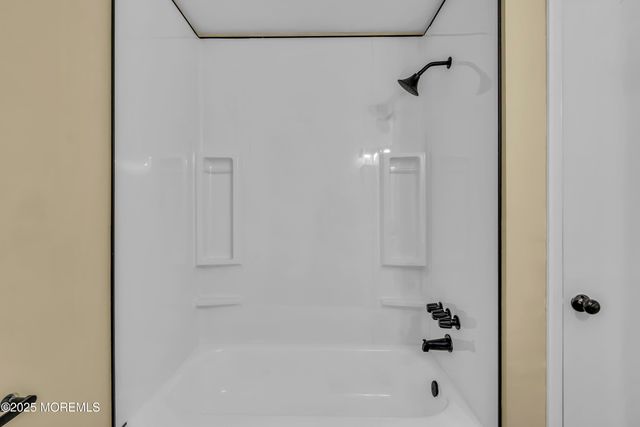 77 Parkway Drive D, Freehold, NJ 07728