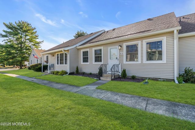 77 Parkway Drive D, Freehold, NJ 07728