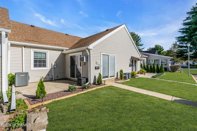 77 Parkway Drive D, Freehold, NJ 07728