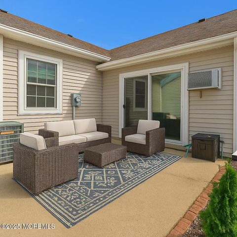 77 Parkway Drive D, Freehold, NJ 07728