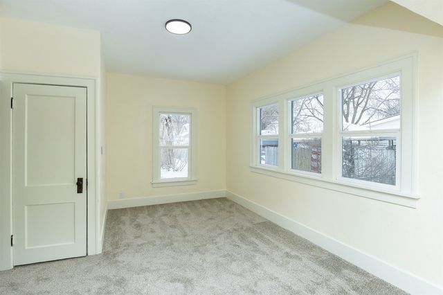 1424 Milton Avenue, Des Moines, IA 50316