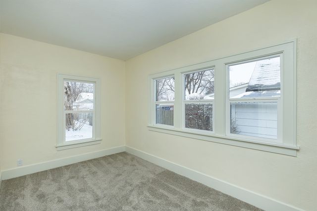 1424 Milton Avenue, Des Moines, IA 50316