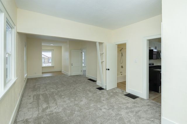 1424 Milton Avenue, Des Moines, IA 50316