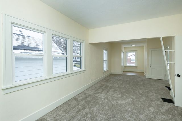 1424 Milton Avenue, Des Moines, IA 50316