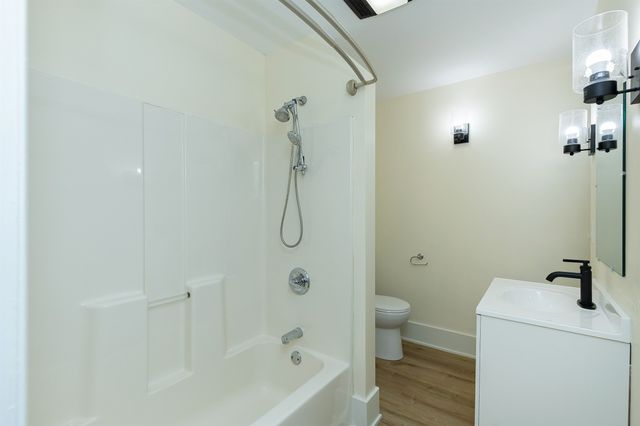 1424 Milton Avenue, Des Moines, IA 50316