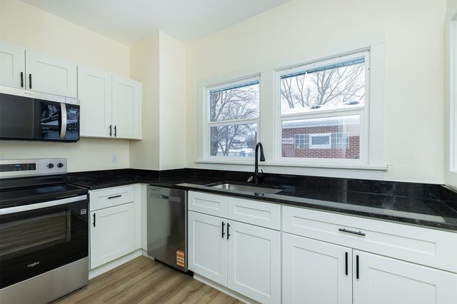 1424 Milton Avenue, Des Moines, IA 50316