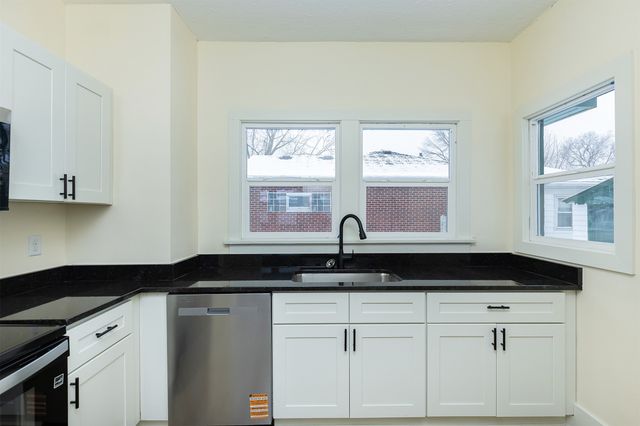 1424 Milton Avenue, Des Moines, IA 50316