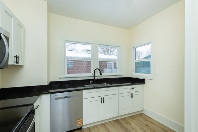 1424 Milton Avenue, Des Moines, IA 50316