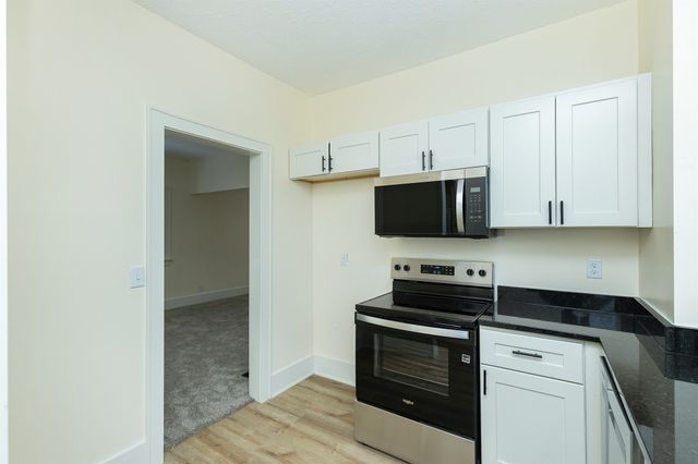 1424 Milton Avenue, Des Moines, IA 50316