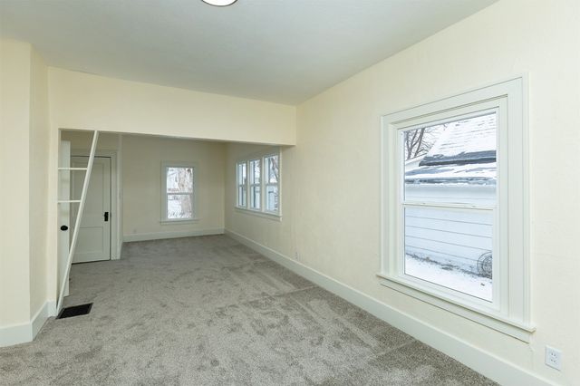 1424 Milton Avenue, Des Moines, IA 50316