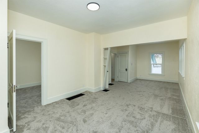 1424 Milton Avenue, Des Moines, IA 50316