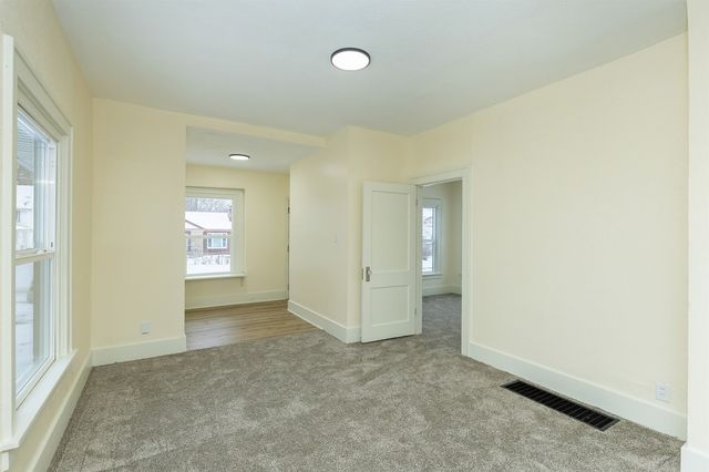 1424 Milton Avenue, Des Moines, IA 50316