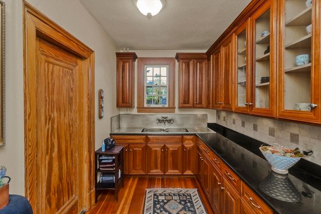 6 Stanford St., Holyoke, MA 01040
