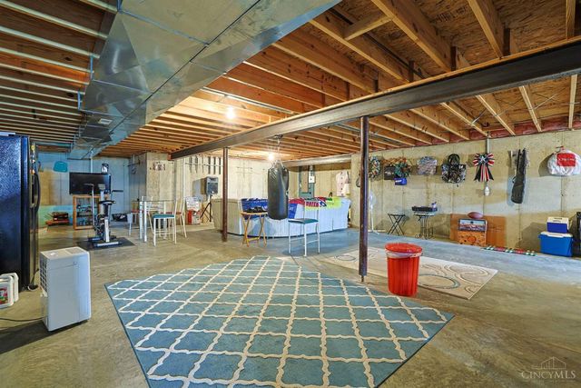 1305 Courtney Drive, Hamilton, OH 45013