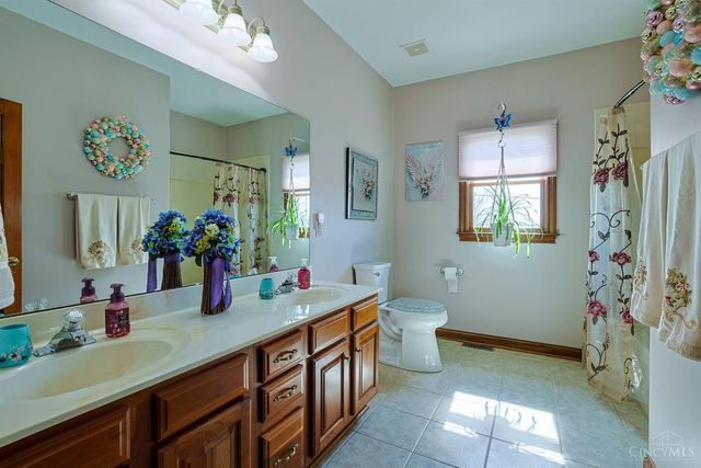 1305 Courtney Drive, Hamilton, OH 45013