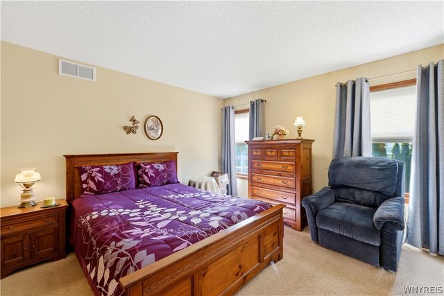22 Allie Lane, Hamburg, NY 14075