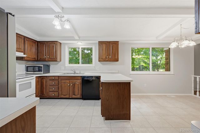 1880 Welling Drive, Troy, MI 48085