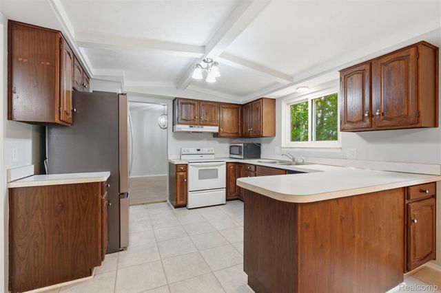 1880 Welling Drive, Troy, MI 48085