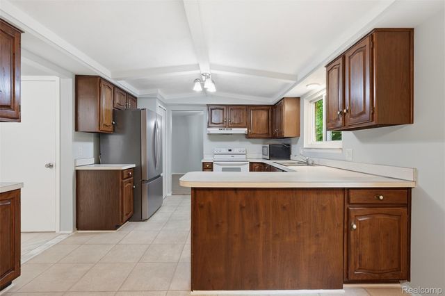 1880 Welling Drive, Troy, MI 48085