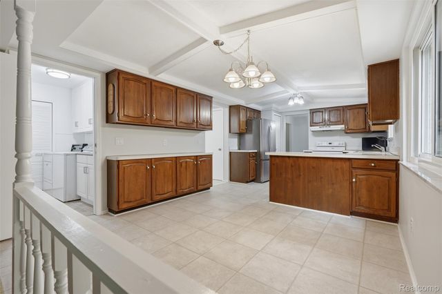 1880 Welling Drive, Troy, MI 48085