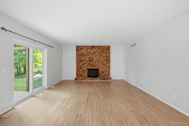 1880 Welling Drive, Troy, MI 48085
