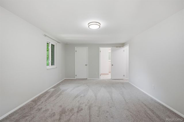 1880 Welling Drive, Troy, MI 48085