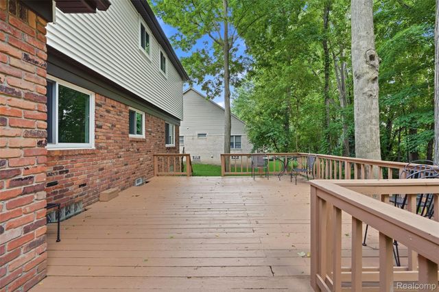 1880 Welling Drive, Troy, MI 48085