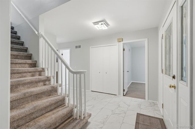1880 Welling Drive, Troy, MI 48085