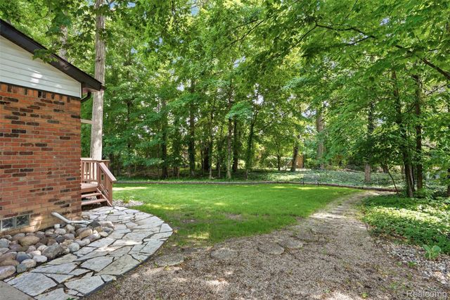 1880 Welling Drive, Troy, MI 48085