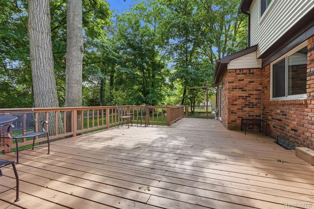 1880 Welling Drive, Troy, MI 48085