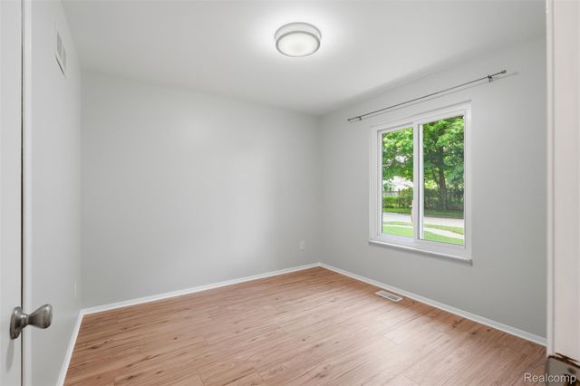 1880 Welling Drive, Troy, MI 48085