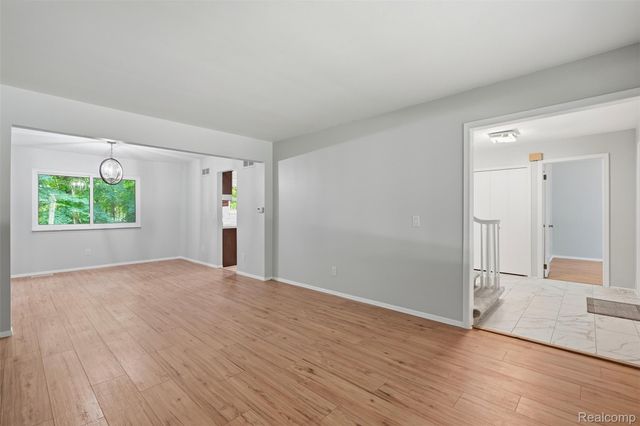 1880 Welling Drive, Troy, MI 48085