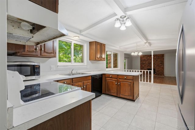1880 Welling Drive, Troy, MI 48085