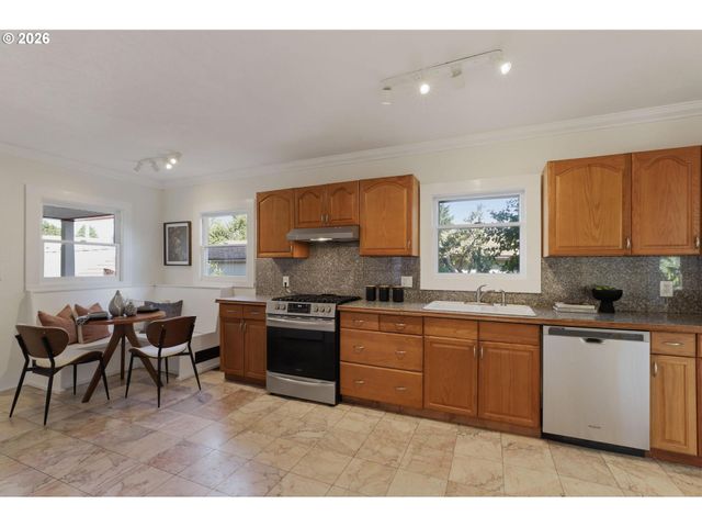 6535 N MARYLAND Ave, Portland, OR 97217