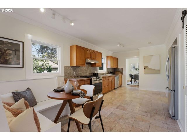 6535 N MARYLAND Ave, Portland, OR 97217