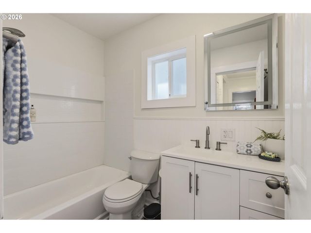 6535 N MARYLAND Ave, Portland, OR 97217